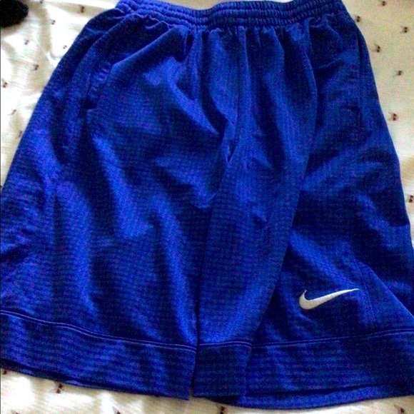 Nike B-ball Shorts - Picture 1 of 2